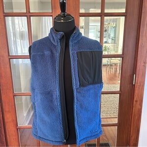 L.L. Bean Men's Blue and Black Fleece Vest Medium